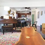 La Charming Bungalow