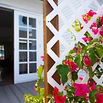 La Charming Bungalow